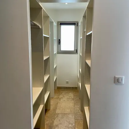 Climatisée Commerces Et D'agosta à Pied Villa *