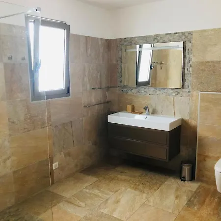 Climatisée Commerces Et D'agosta à Pied Villa