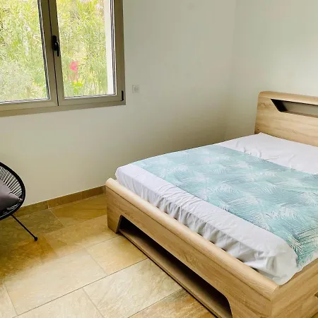 Villa Climatisée Commerces Et D'agosta à Pied