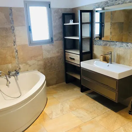 Climatisée Commerces Et D'agosta à Pied Villa Albitreccia