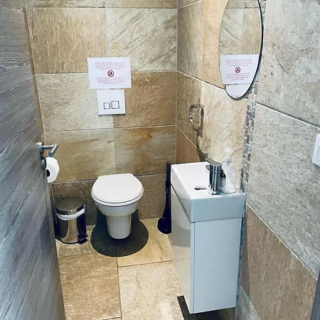 Climatisée Commerces Et D'agosta à Pied Villa *